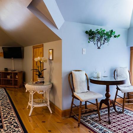 A Hidden Gem Bed&Breakfast Windsor Exterior foto