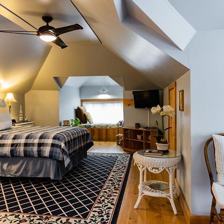 A Hidden Gem Bed&Breakfast Windsor Exterior foto