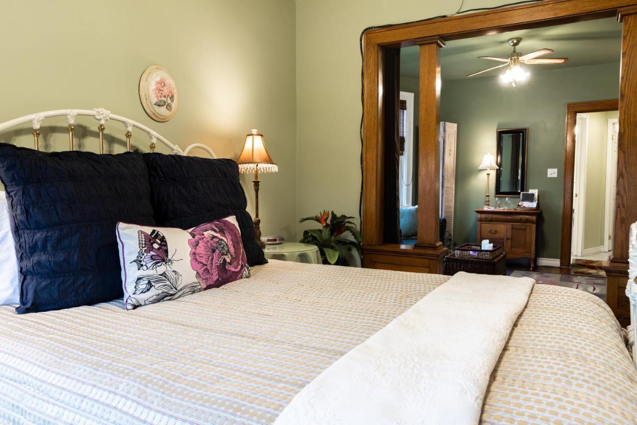A Hidden Gem Bed&Breakfast Windsor Exterior foto